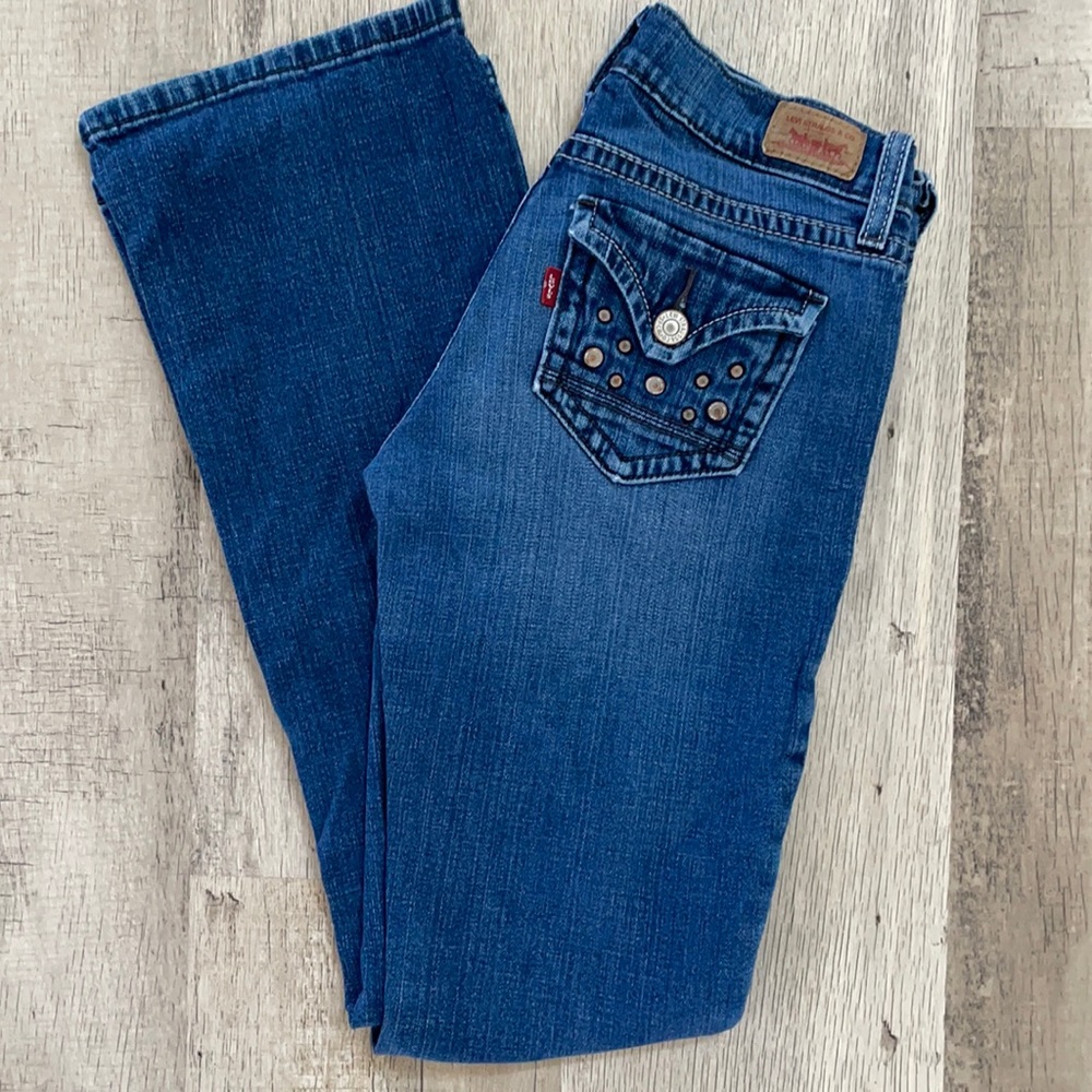 Low rise, boot cut Levi’s size 3